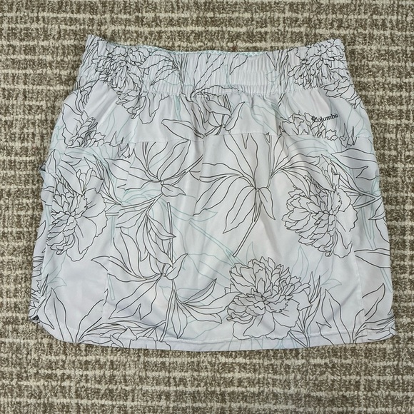 Columbia Blue and White Patterned Skirt - Picture 3 of 6